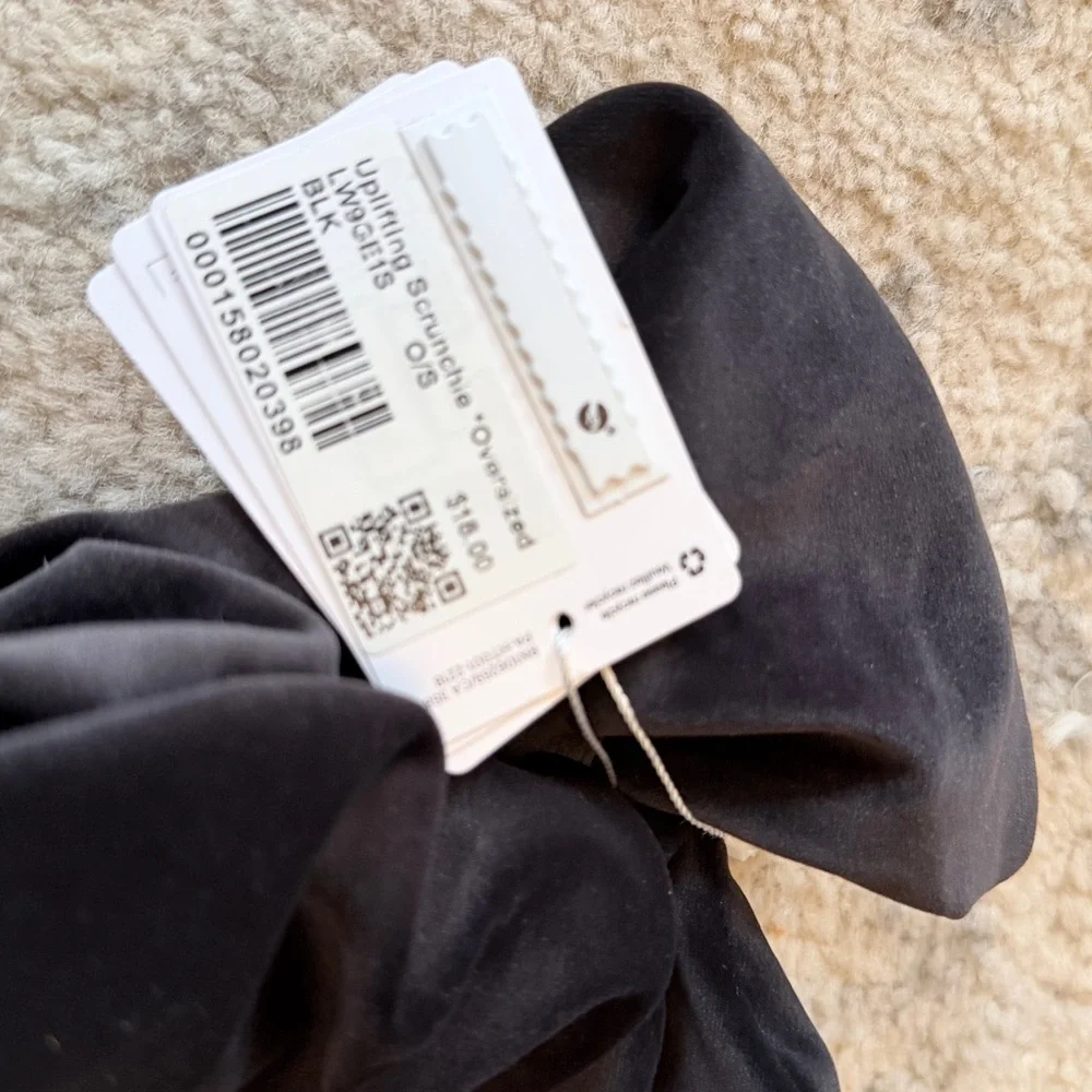 lululemon athletica Black Uplifting Velour Scrunchie - Picture 4 of 4